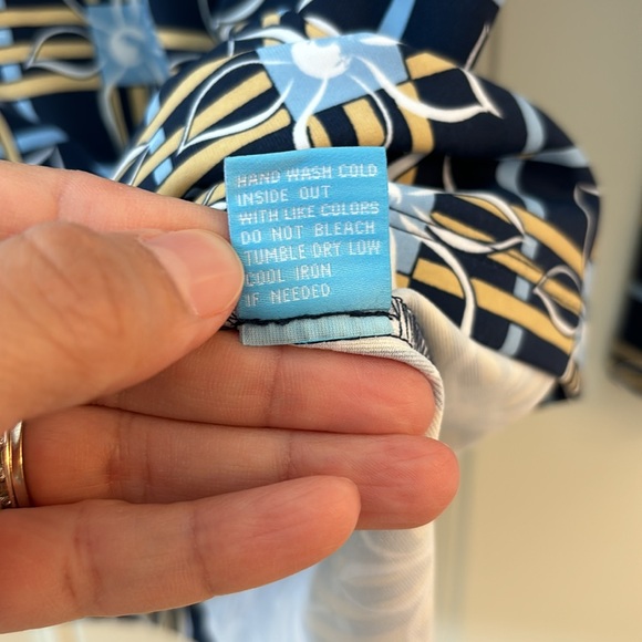 J. McLaughlin Top Women's S Navy Spring Picnic Catalina Cloth Nautical Floral - Picture 4 of 10